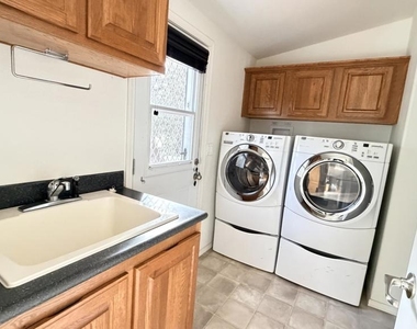 25001 Rim Rock Road - Photo Thumbnail 15