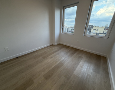 1615 Cedar Street - Photo Thumbnail 3