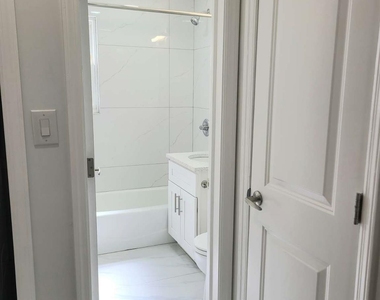 6473 Ellwell Crescent - Photo Thumbnail 7