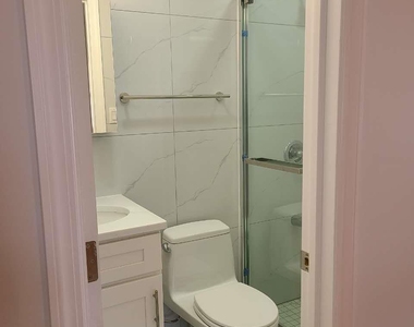 6473 Ellwell Crescent - Photo Thumbnail 3