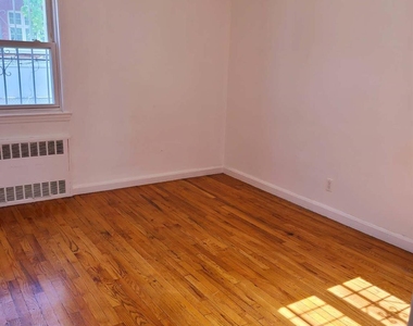 6473 Ellwell Crescent - Photo Thumbnail 8