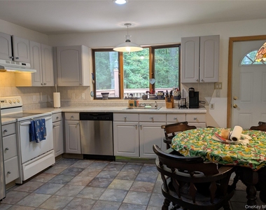 617 Katrina Falls Road - Photo Thumbnail 8