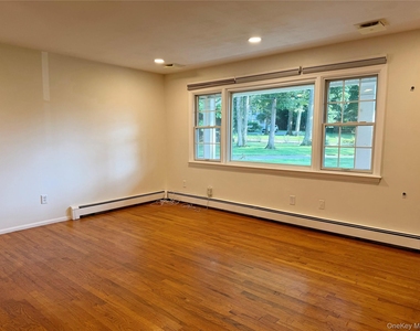 7 Gables Court - Photo Thumbnail 2