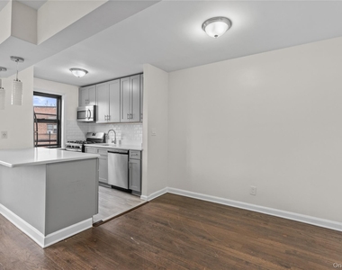33 William Street - Photo Thumbnail 6