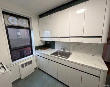 89-20 55th Avenue - Photo Thumbnail 12