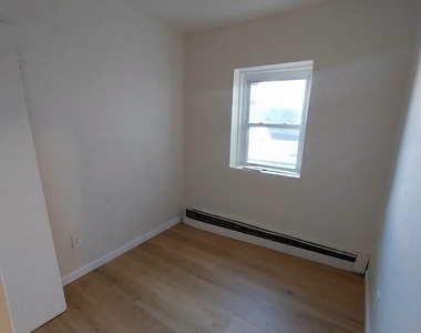 884 Nassau - Photo Thumbnail 8
