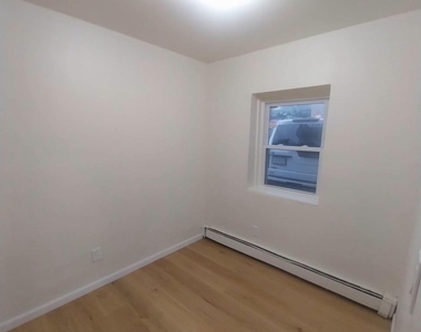 884 Nassau - Photo Thumbnail 9