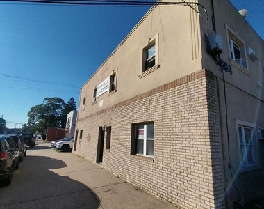 884 Nassau - Photo Thumbnail 1