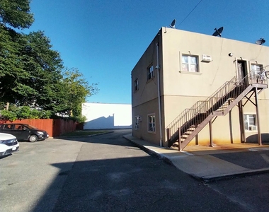 884 Nassau - Photo Thumbnail 2