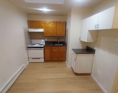 884 Nassau - Photo Thumbnail 12