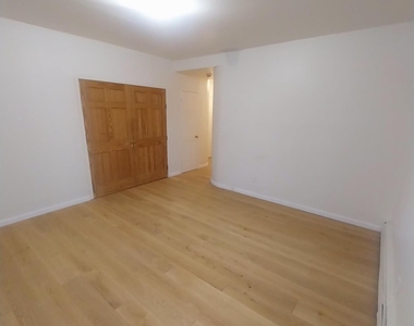 884 Nassau - Photo Thumbnail 3