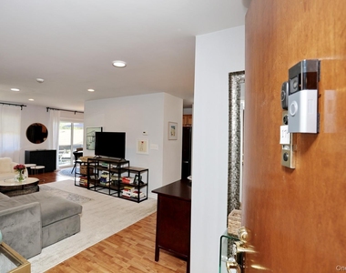 174 Sierra Vista Lane - Photo Thumbnail 2