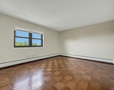 505 White Plains Road - Photo Thumbnail 12