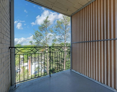 505 White Plains Road - Photo Thumbnail 15
