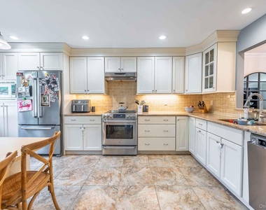 16 Pine Street - Photo Thumbnail 8