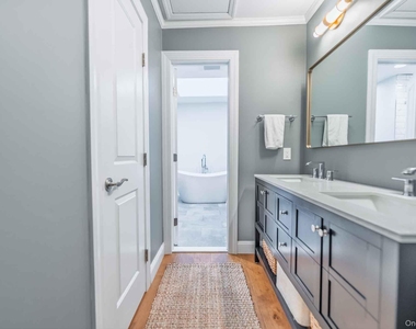 16 Pine Street - Photo Thumbnail 14