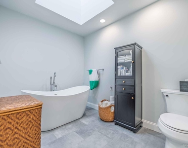 16 Pine Street - Photo Thumbnail 18