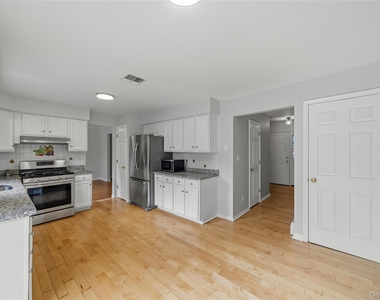 35 Cunningham - Photo Thumbnail 18