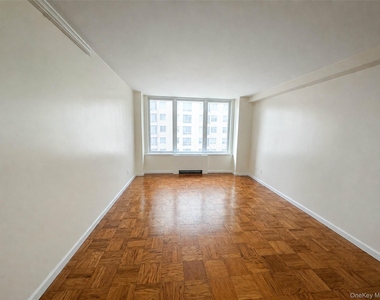 61-20 Grand Central Parkway - Photo Thumbnail 1