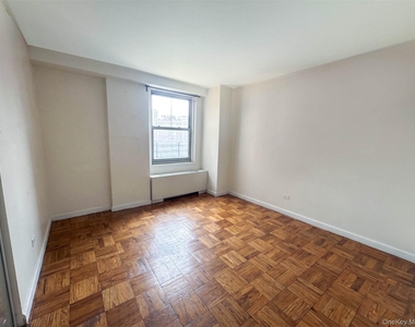 61-20 Grand Central Parkway - Photo Thumbnail 2