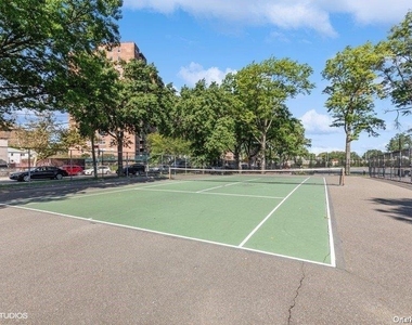 61-20 Grand Central Parkway - Photo Thumbnail 5