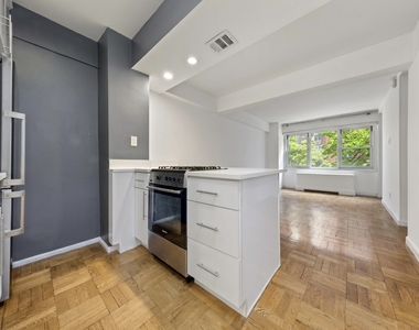 210 East 63rd Street - Photo Thumbnail 1
