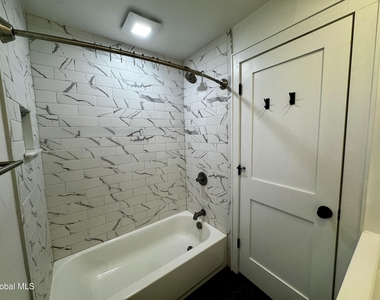 423 Broadway - Photo Thumbnail 12