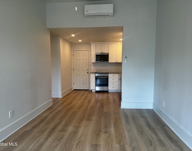 423 Broadway - Photo Thumbnail 5