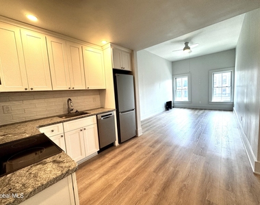 423 Broadway - Photo Thumbnail 2