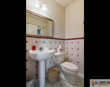 27 Bodine Drive - Photo Thumbnail 13