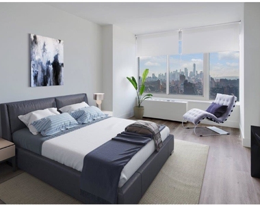 315 W 33rd Street - Photo Thumbnail 2