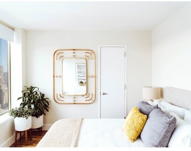 315 W 33rd Street - Photo Thumbnail 1
