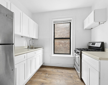 30 Macombs Place - Photo Thumbnail 3
