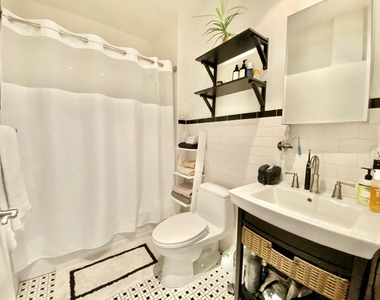 219 E 11th Street - Photo Thumbnail 8