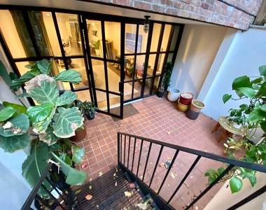 219 E 11th Street - Photo Thumbnail 10