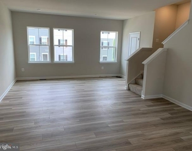 270 Swan Field Ave - Photo Thumbnail 2