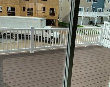 270 Swan Field Ave - Photo Thumbnail 8