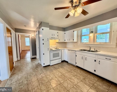 225 E 2nd Avenue - Photo Thumbnail 7