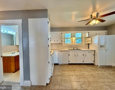 225 E 2nd Avenue - Photo Thumbnail 6
