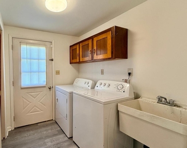 225 E 2nd Avenue - Photo Thumbnail 16