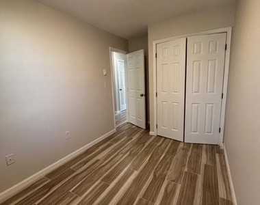 107 N Church Street - Photo Thumbnail 18