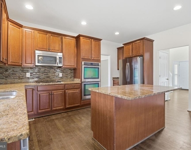 950 Grouse Pointe Drive - Photo Thumbnail 17