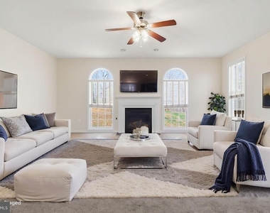 950 Grouse Pointe Drive - Photo Thumbnail 2