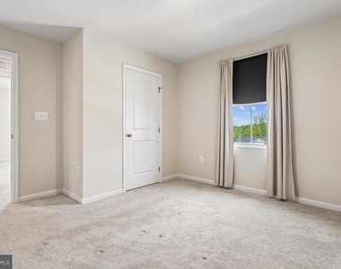 1608 Creek Bottom Place - Photo Thumbnail 31