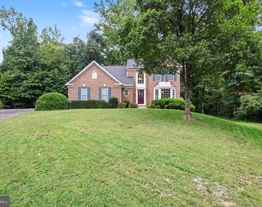 3915 Carlyle Court - Photo Thumbnail 2