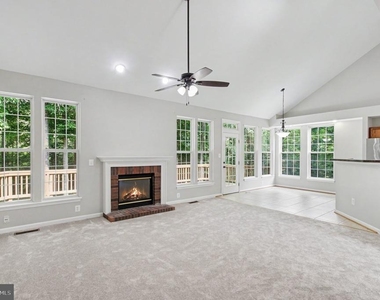 3915 Carlyle Court - Photo Thumbnail 10