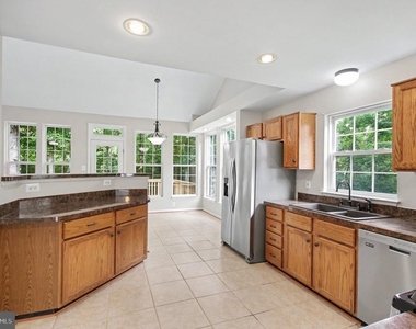 3915 Carlyle Court - Photo Thumbnail 6