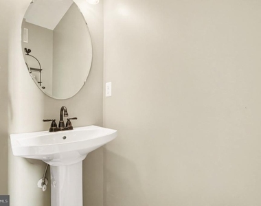 3915 Carlyle Court - Photo Thumbnail 5