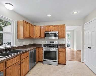 3915 Carlyle Court - Photo Thumbnail 7