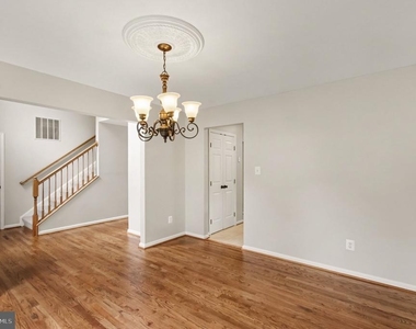 3915 Carlyle Court - Photo Thumbnail 3